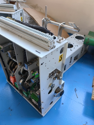 12 kV High Voltage Indoor Vacuum Circuit Breaker Side Mounted 630A-1250A